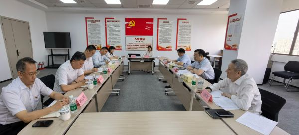 1756718998114702.jpg 苏豪控股集团党委委员、副总裁李明列席旁听江苏纸联党支部理论学习中心组专题研讨会1.jpg